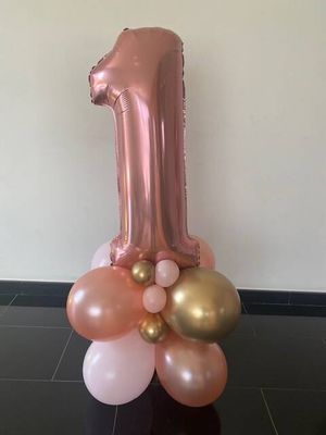 Cijfer op voet 1st, 66cm.
