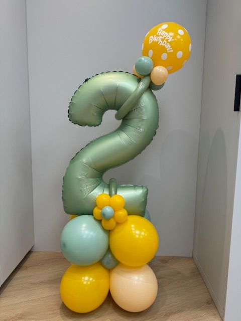 Foliecijfer  op voet met latex ballon