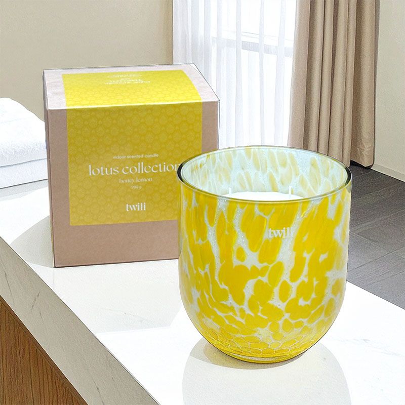 TWILI INDOOR SCENTED CANDLE LOTUS COLL. HONEY LEMON L