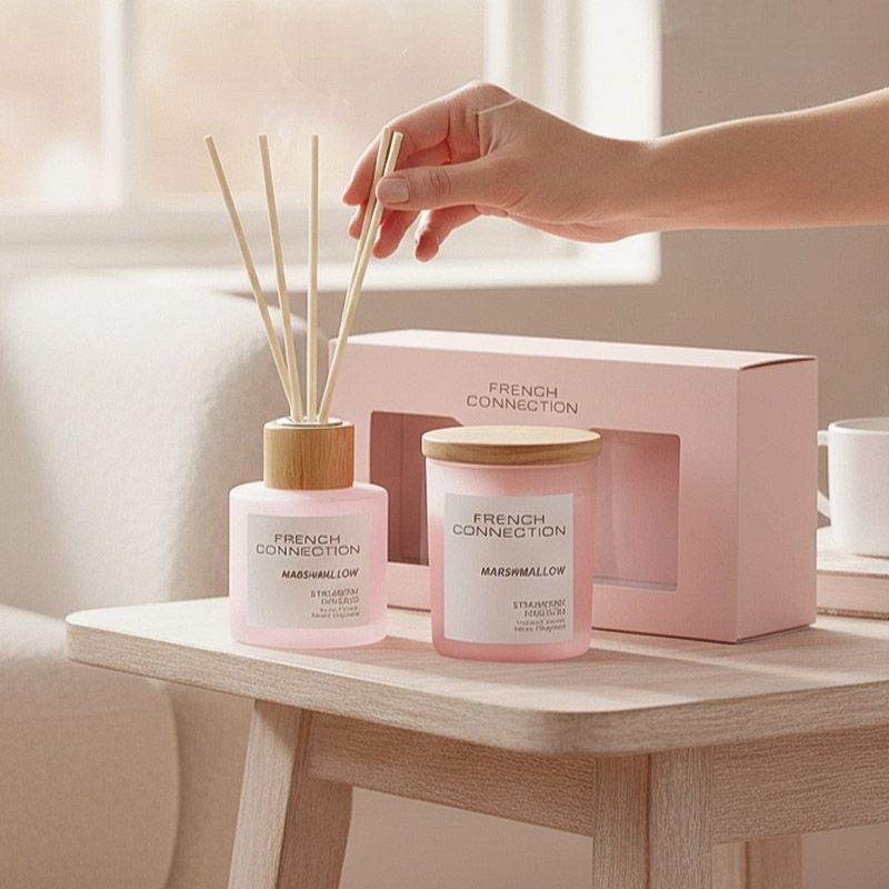 FRENCH CONNECTION PASTEL STRAWBERRY PROSECCO Kaars + geurstokjes GIFT SET