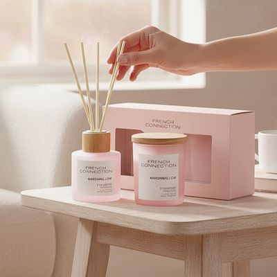 FRENCH CONNECTION PASTEL STRAWBERRY PROSECCO Kaars + geurstokjes GIFT SET
