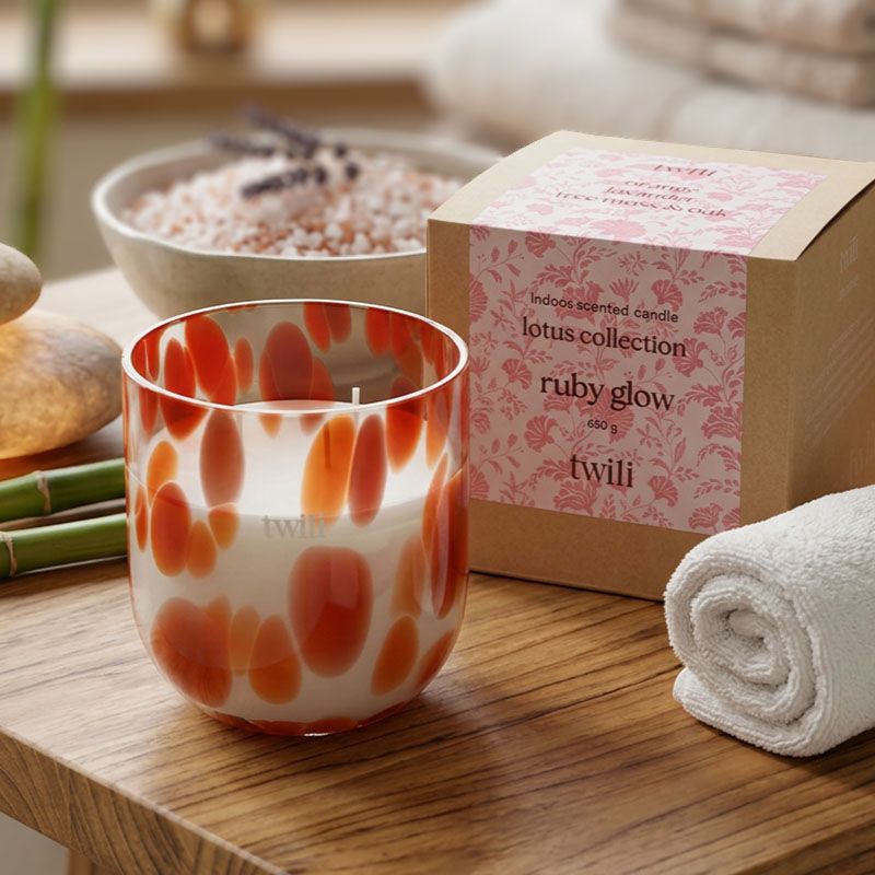 TWILI INDOOR SCENTED CANDLE LOTUS COLL. RUBY GLOW M