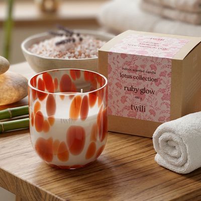 TWILI INDOOR SCENTED CANDLE LOTUS COLL. RUBY GLOW M