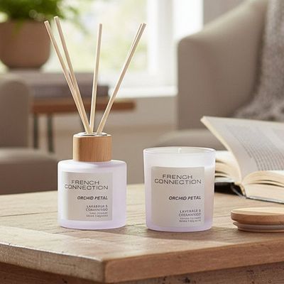 FRENCH CONNECTION PASTEL LAVENDER&amp;CEDARWOOD Kaars + geurstokjes GIFT SET