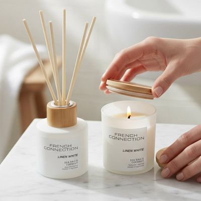 FRENCH CONNECTION PASTEL SEA SALT&amp;COCONUT Kaars + geurstokjes GIFT SET
