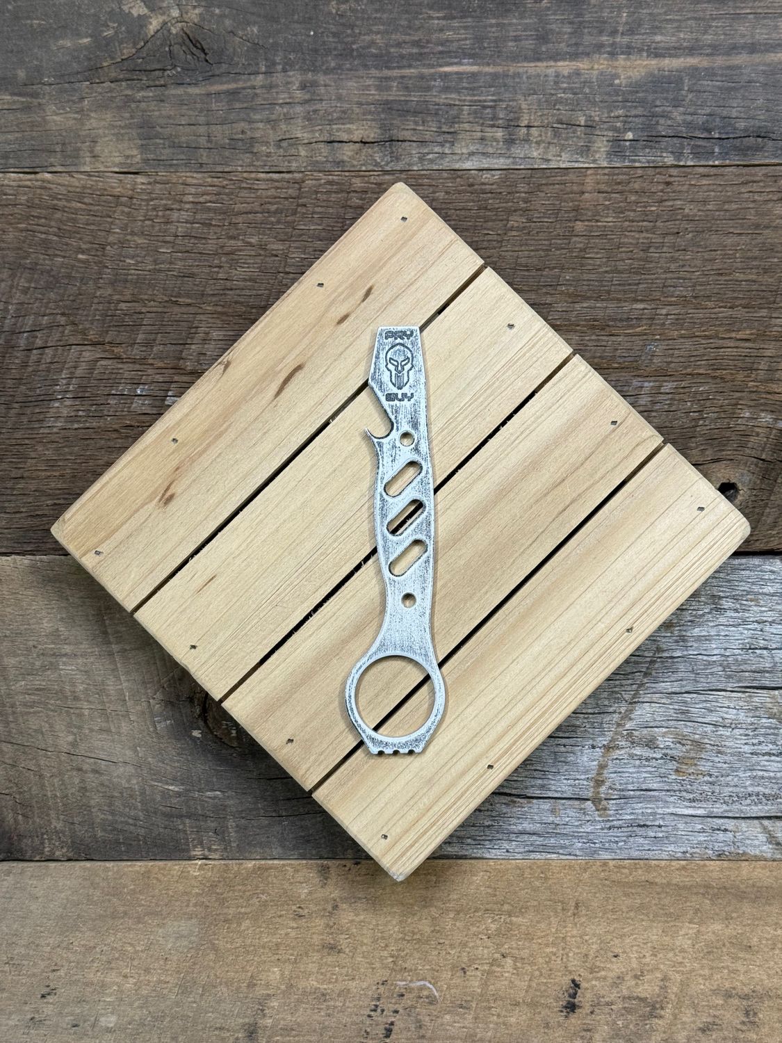 Pry Guy - Battleworn White