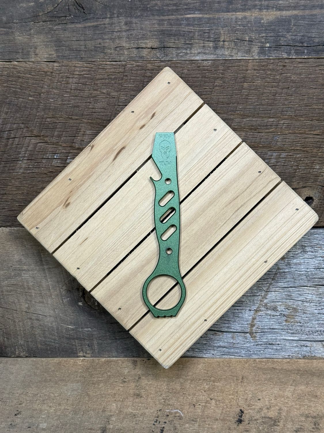 Pry Guy - Metallic Green