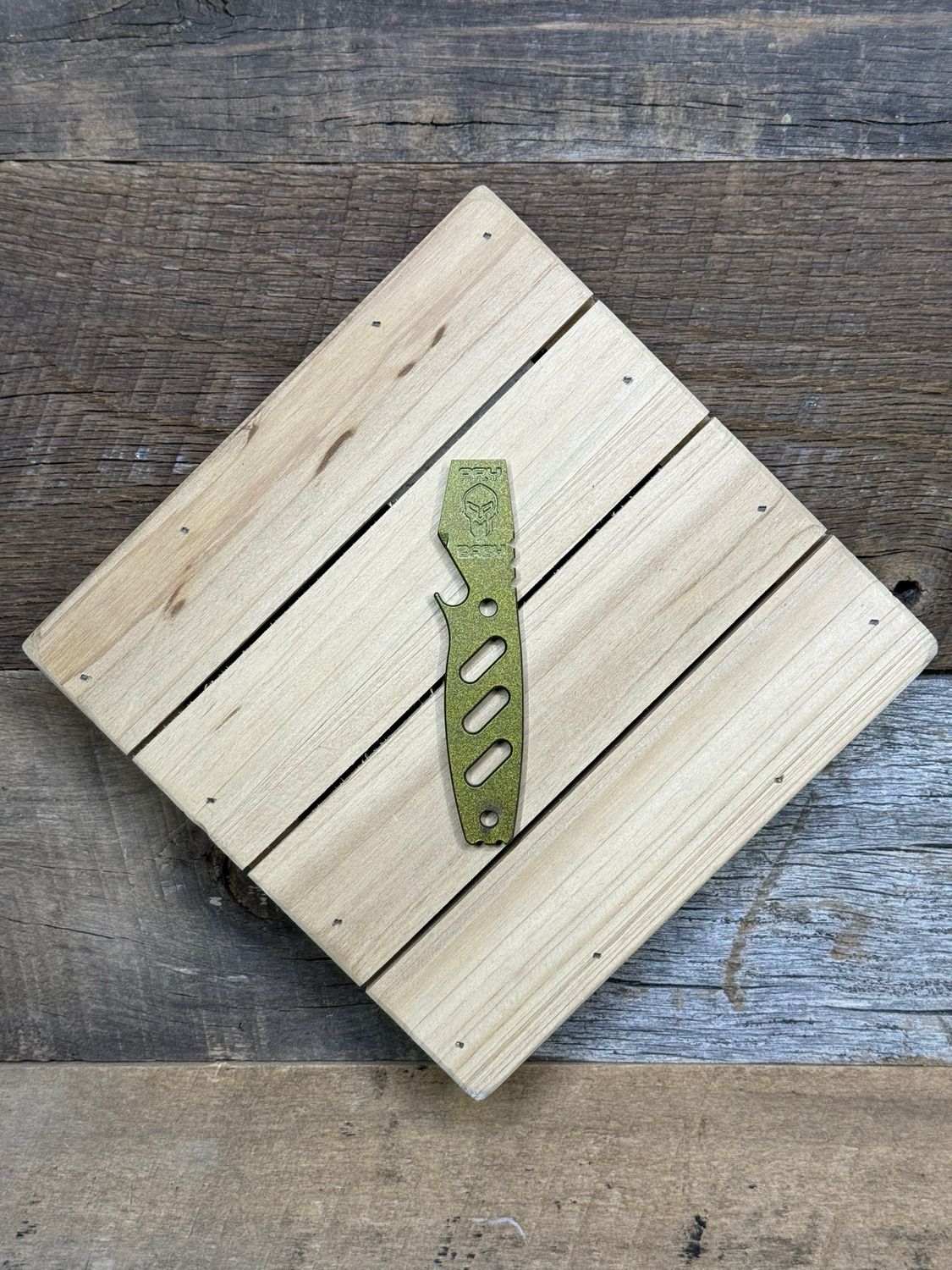 Pry Baby - Metallic Gold