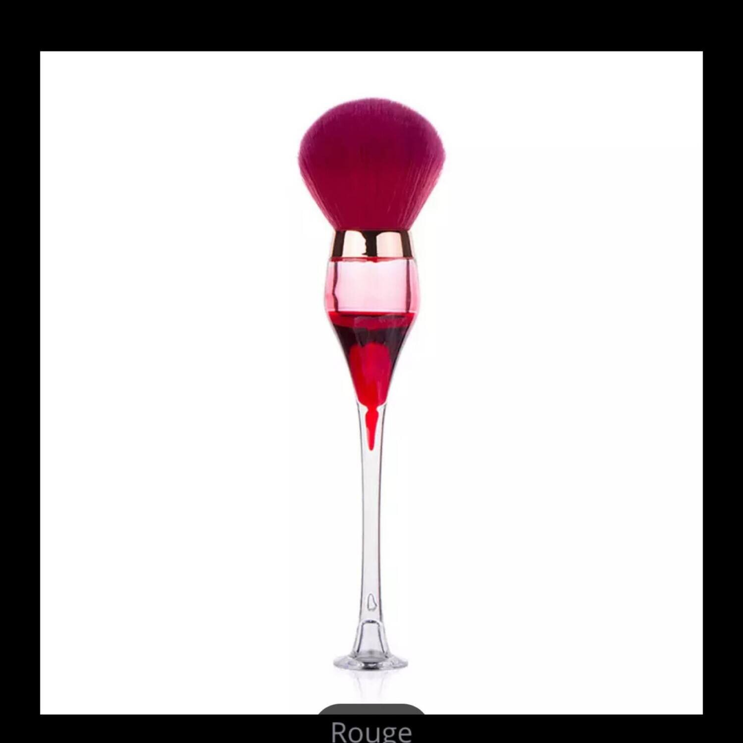 Pinceau époussette coupe de vin rouge ou rose
