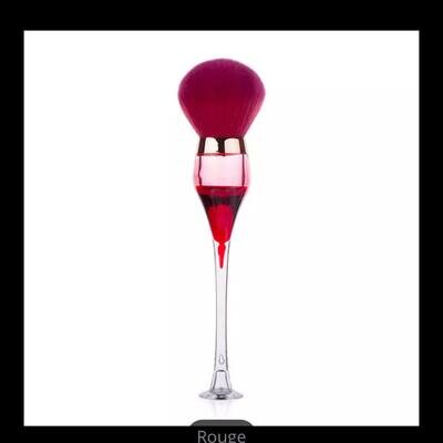 Pinceau époussette coupe de vin rouge ou rose