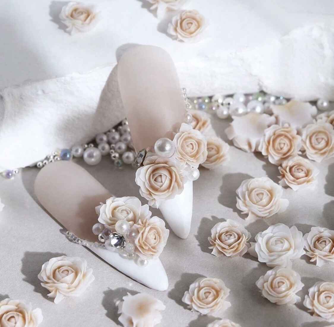 Fleurs 3D nude et blanc