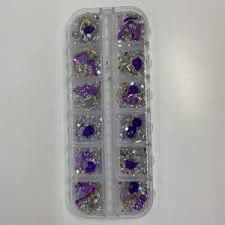 Boîtier bijoux mauve avec diamants