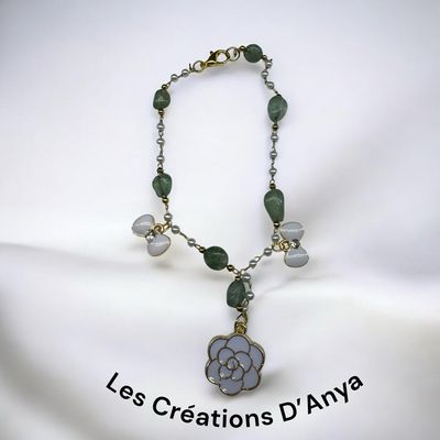 Bracelet breloque fleur blanche
