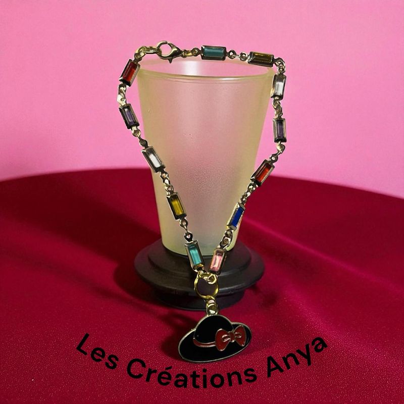Bracelet multicolore breloque chapeau