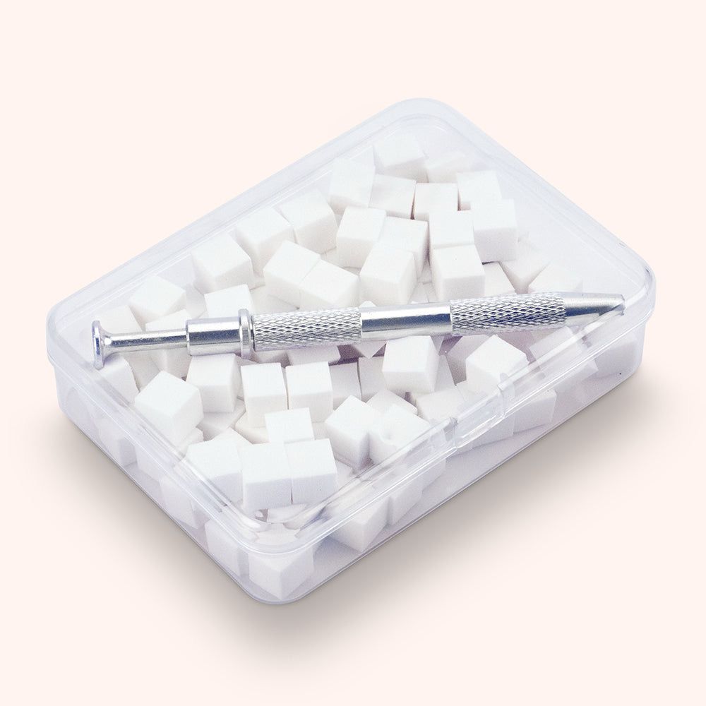 Boîte éponge miniature avec pince