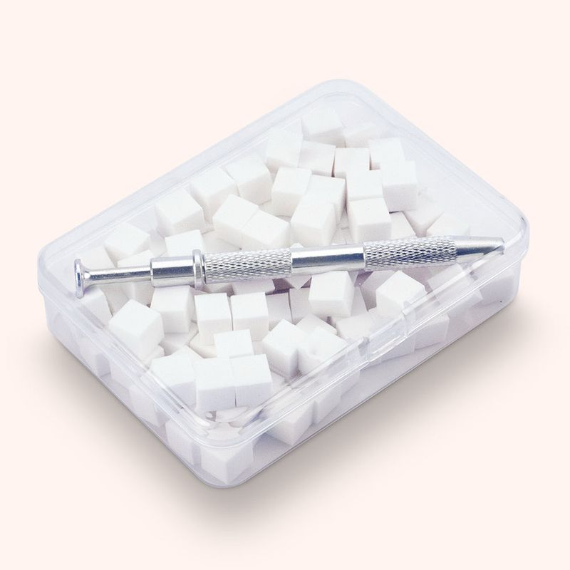 Boîte éponge miniature avec pince