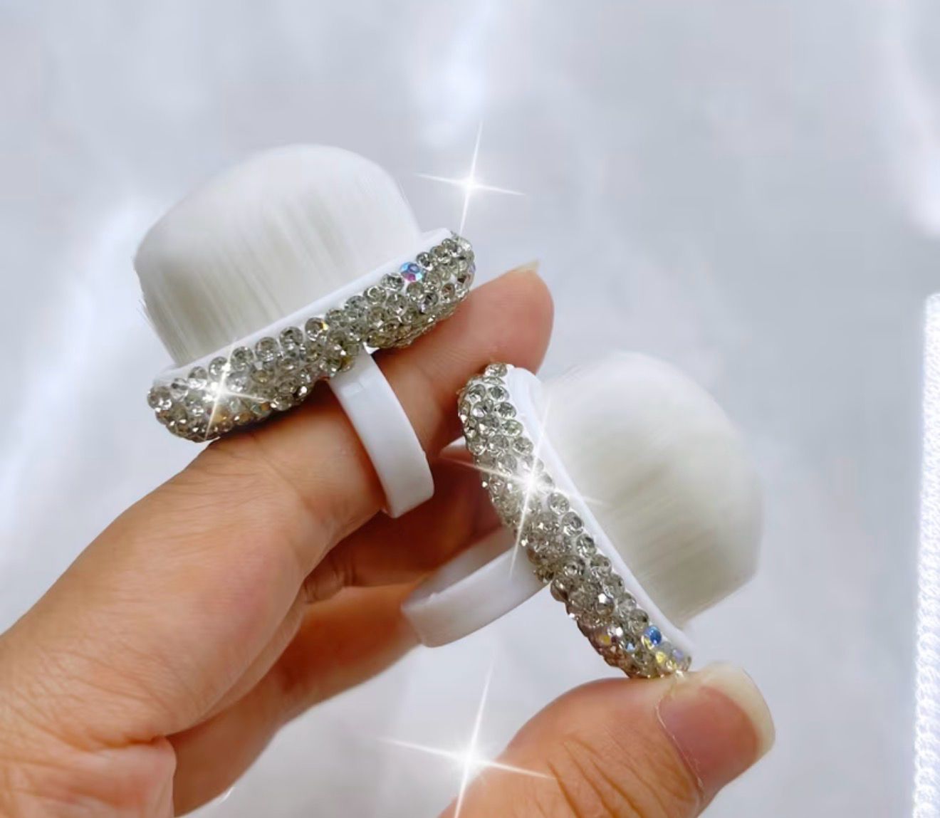 Bague époussette strass