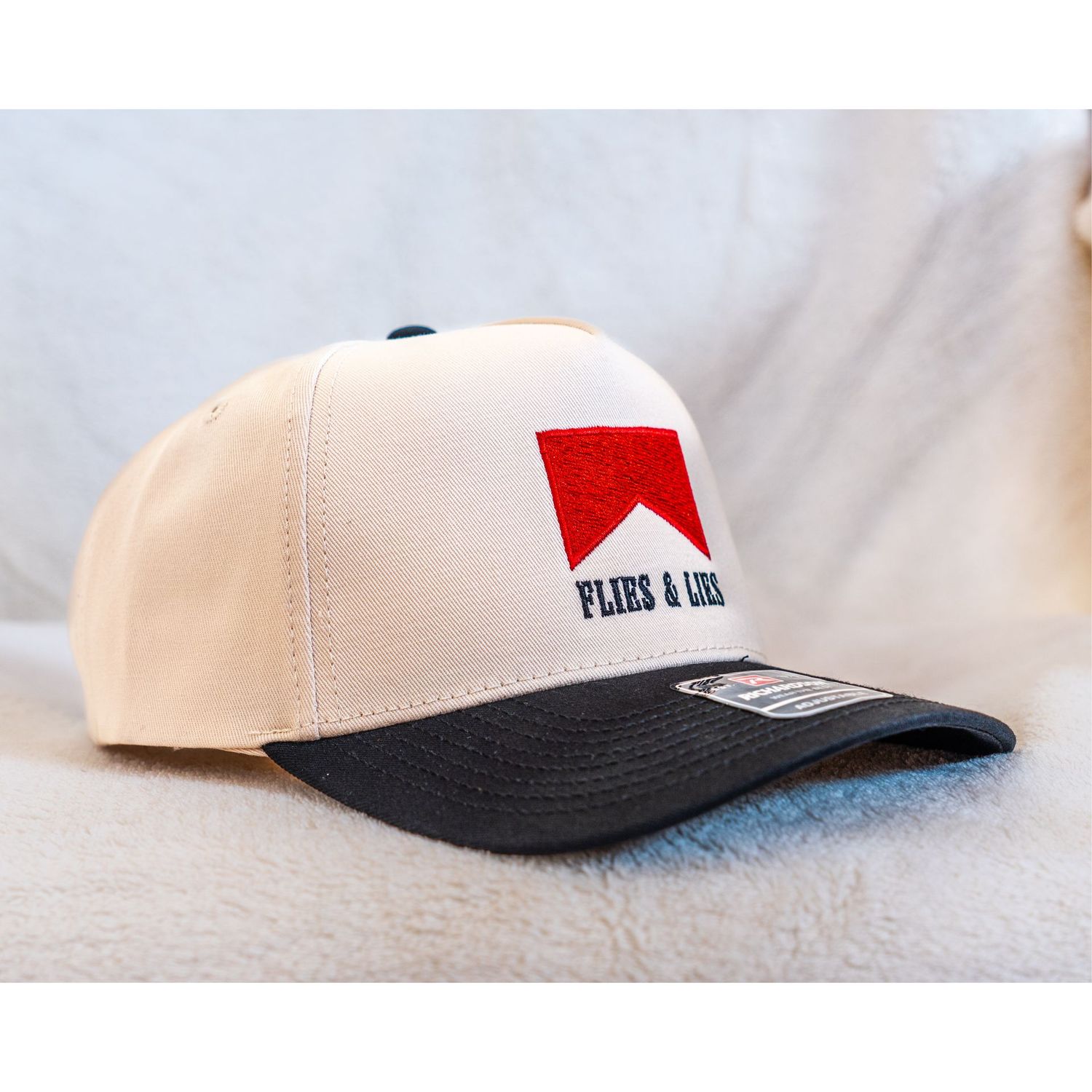 Flies & Lies 5-Panel - Marlboro Embroidery (cream/black) Flies & Lies 5-Panel - Marlboro Embroidery (cream/black)