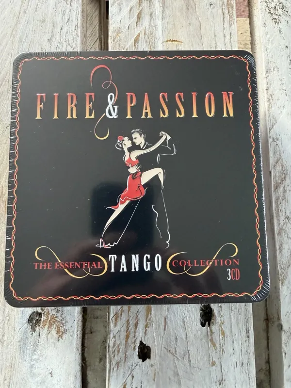 Fire & Passion-Essential Tango [Limited Metalbox Edition] [54 Tracks]