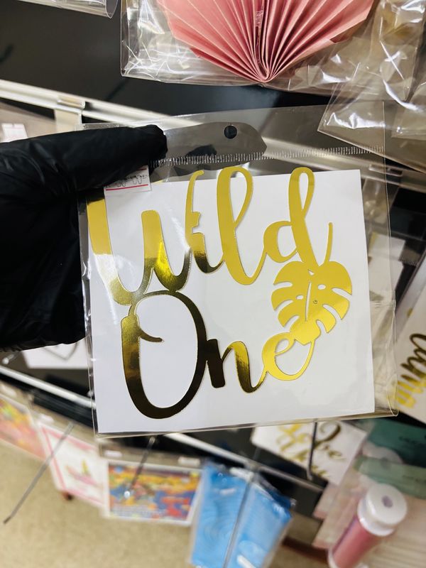 Cardstock charm: Wild One (gold)