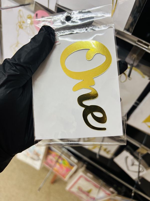 Cardstock charm: One (gold)