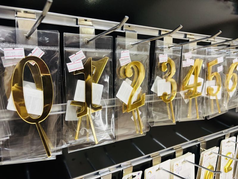 Acrylic gold number topper