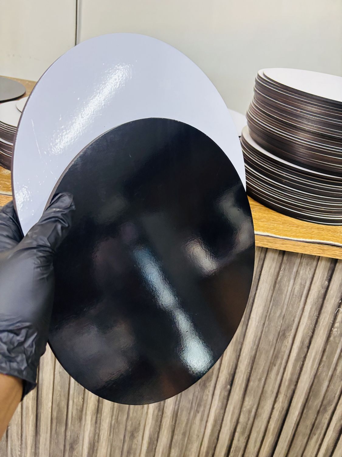 Thick Board: Black Round