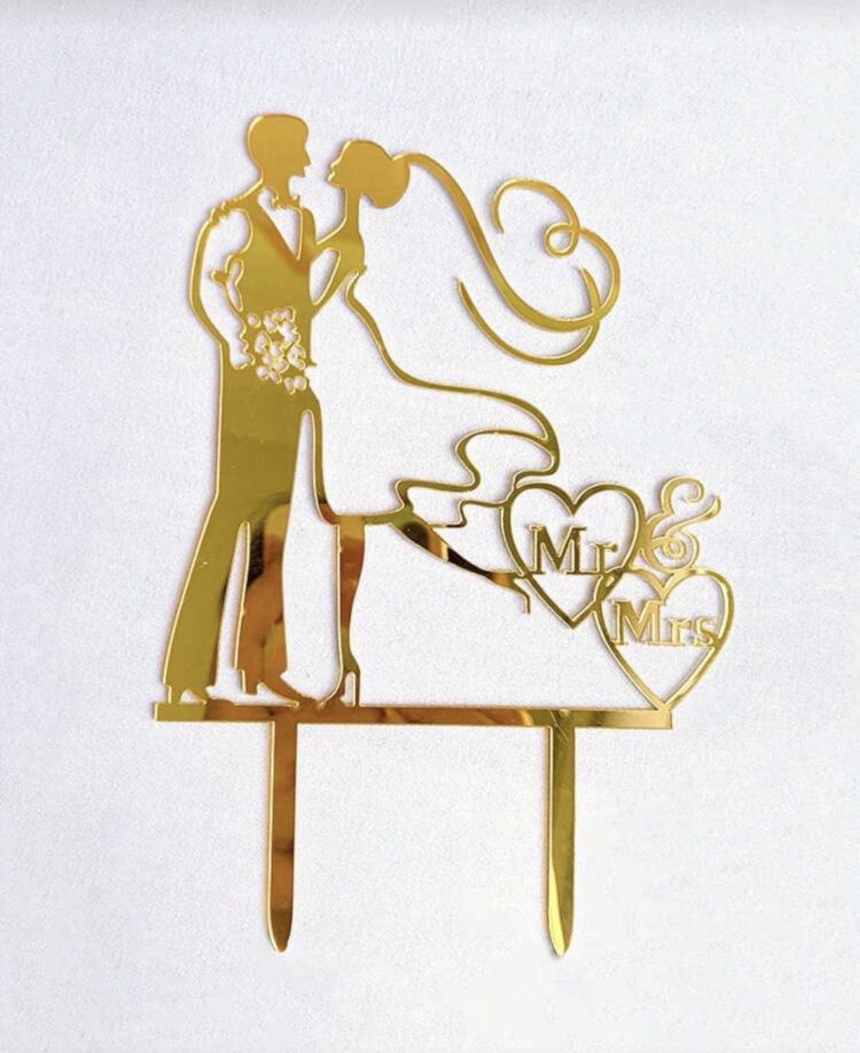 Acrylic Mr &amp; Mrs couple with bouquet topper (gold)