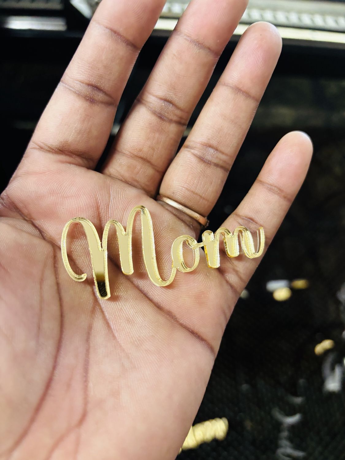 Acrylic Cupcake Mom Charm, Colour: Gold