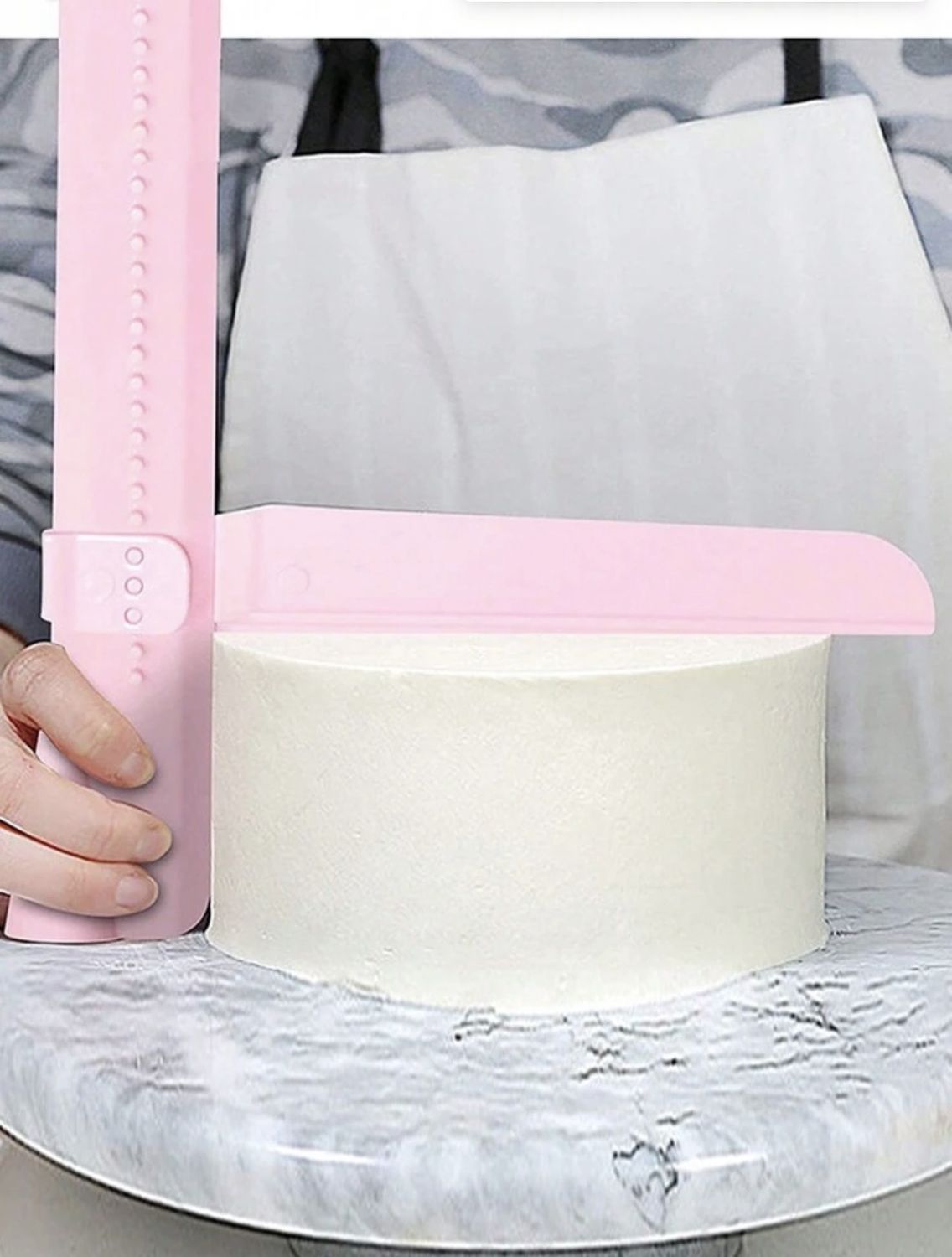 Cake plastic polisher scrapper