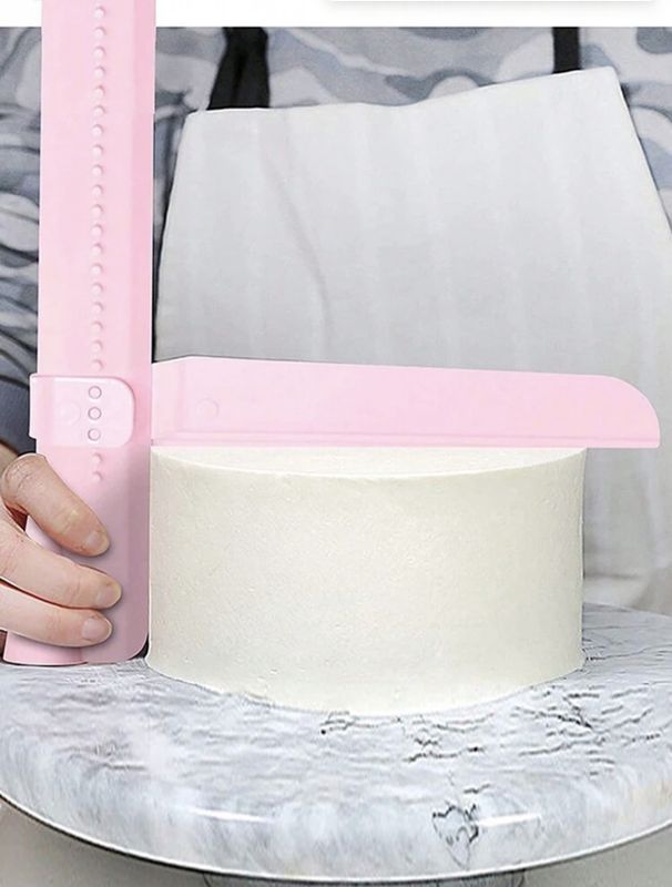 Cake plastic polisher scrapper