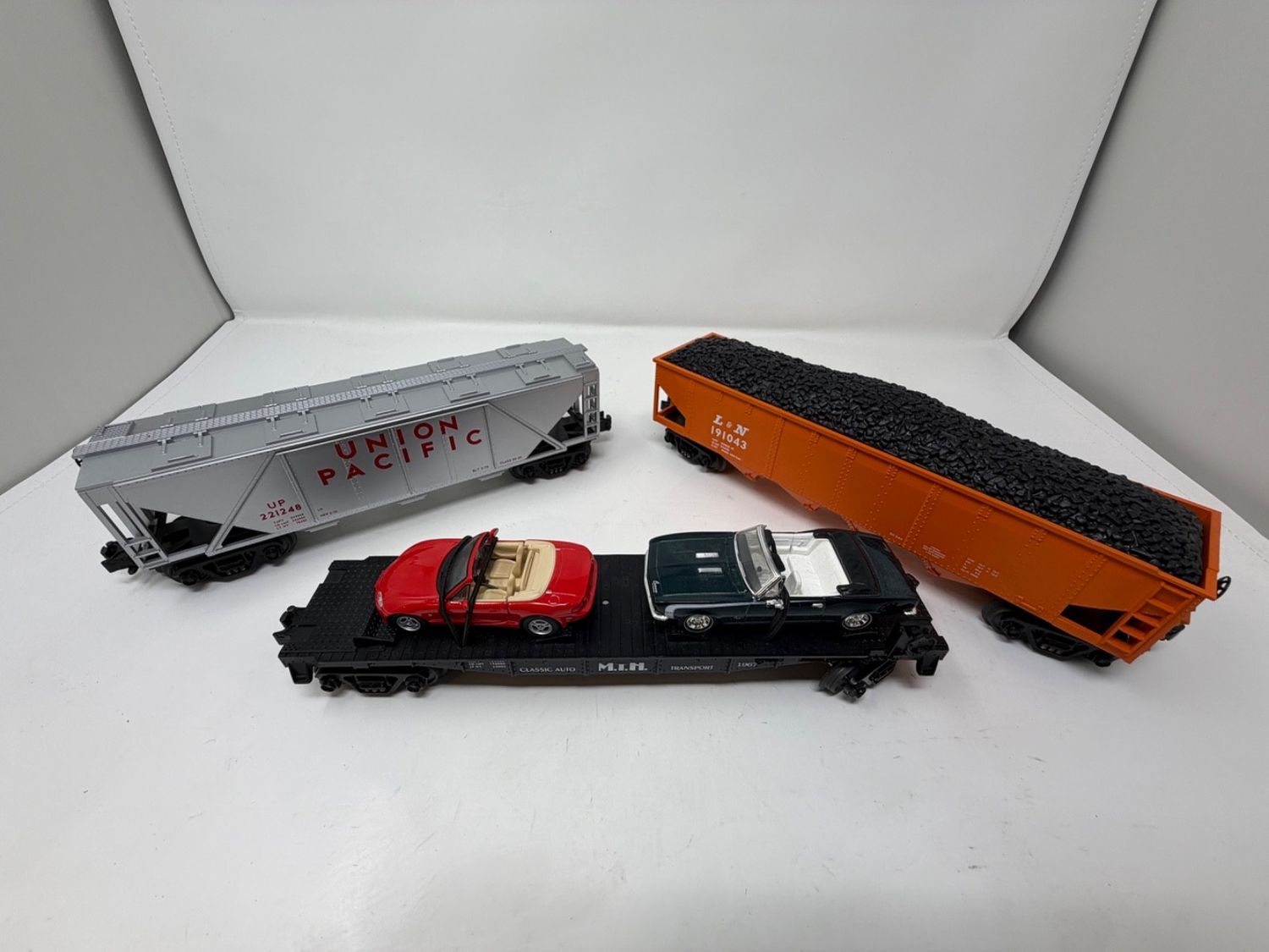 MTH MTH RAILKING FREIGHT CAR BUNDLE WITH 3 RARE CARS