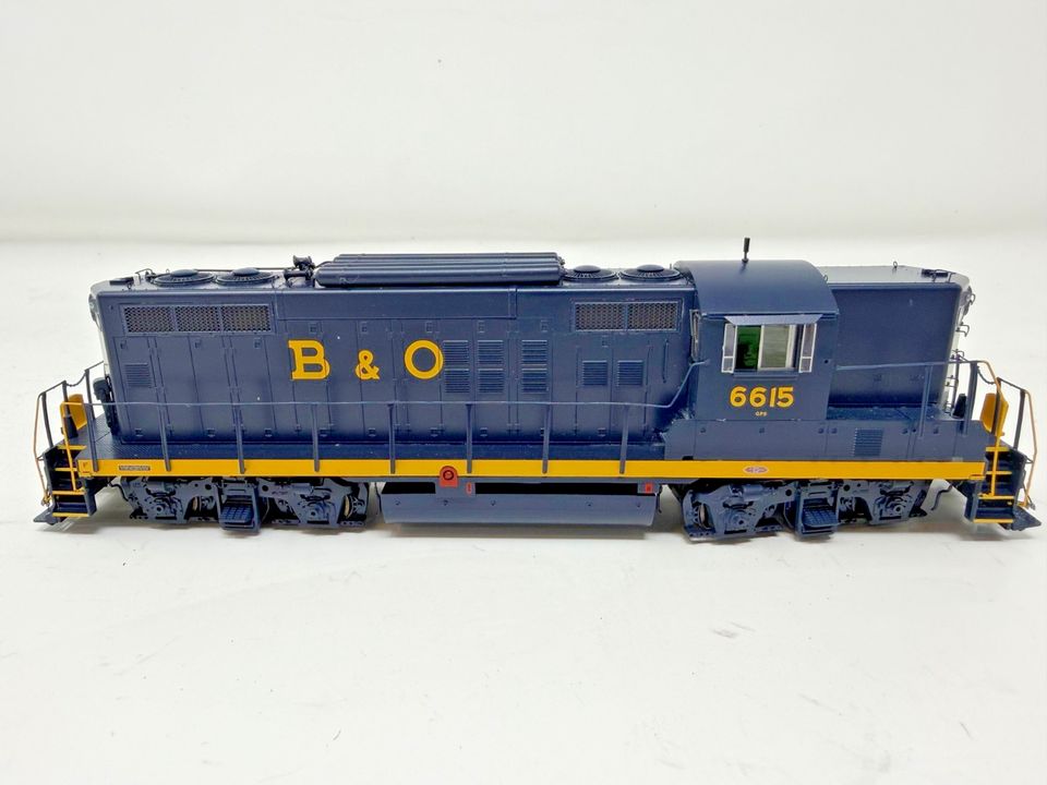 ATHEARN GENESIS G62701 BALTIMORE &amp; OHIO #6615 EMD GP9 WITH TSUNAMI DC/ DCC-SOUND