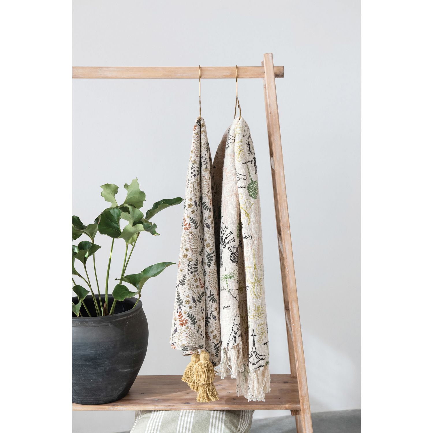 Woven Printed Throw with Tassels - Floral Pattern