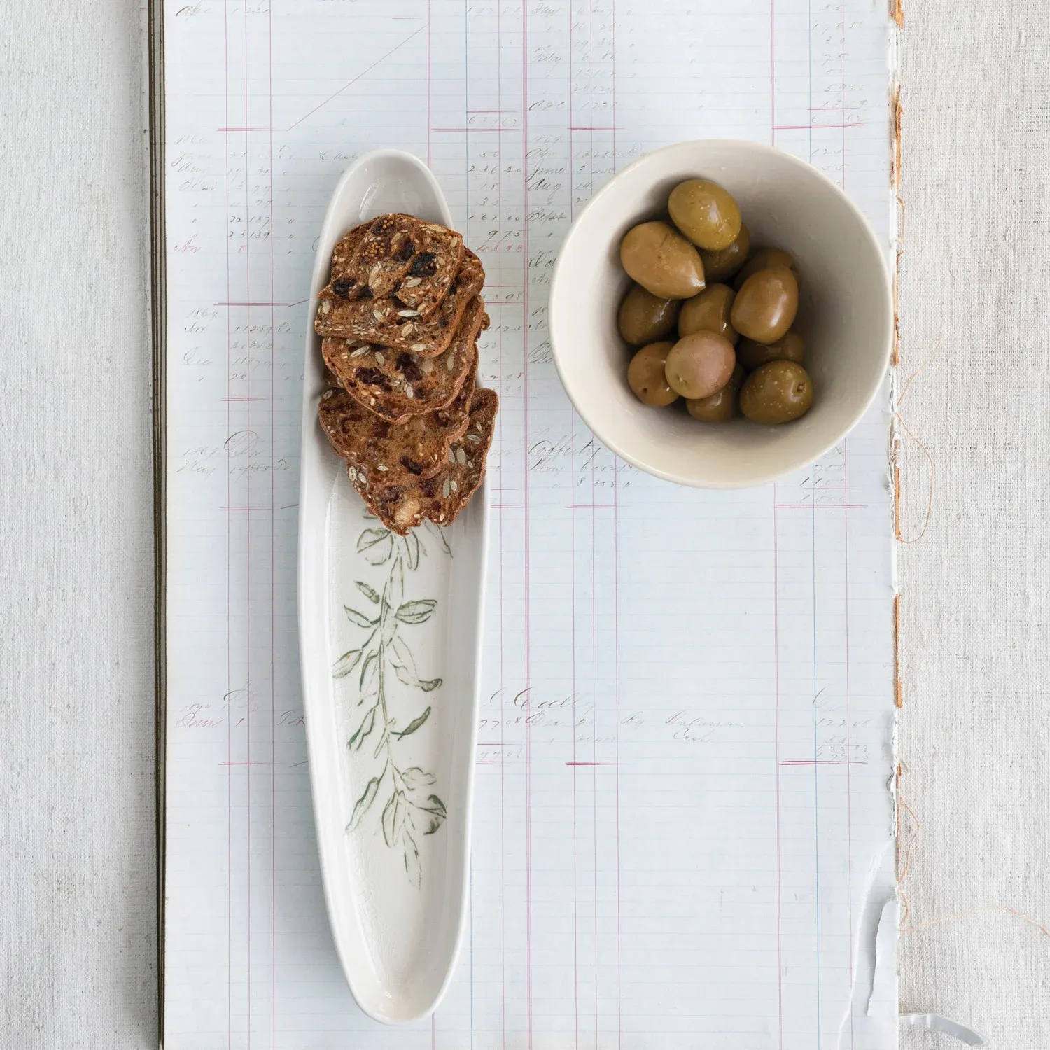 14" Oval Stoneware Tray w/ Botanical (Each Will Vary)