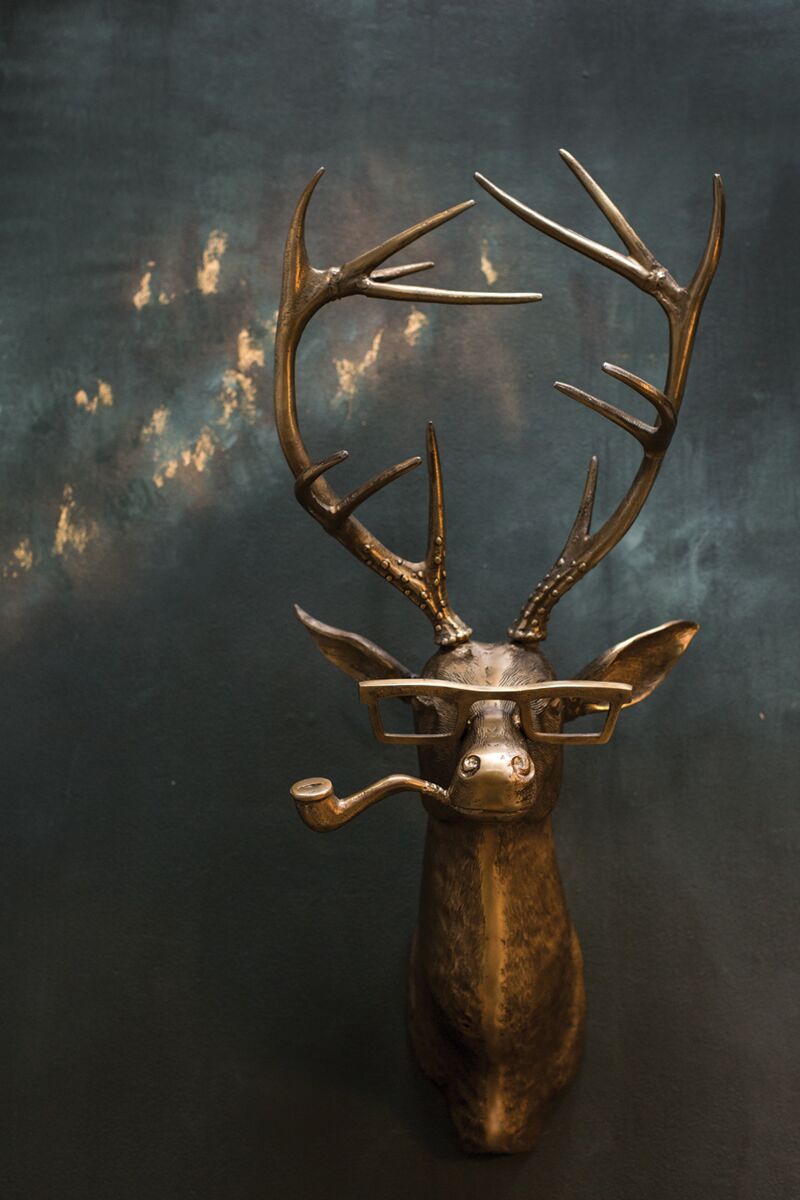 FRANKIE DEER Wall Mount 13"x 8"x 47"