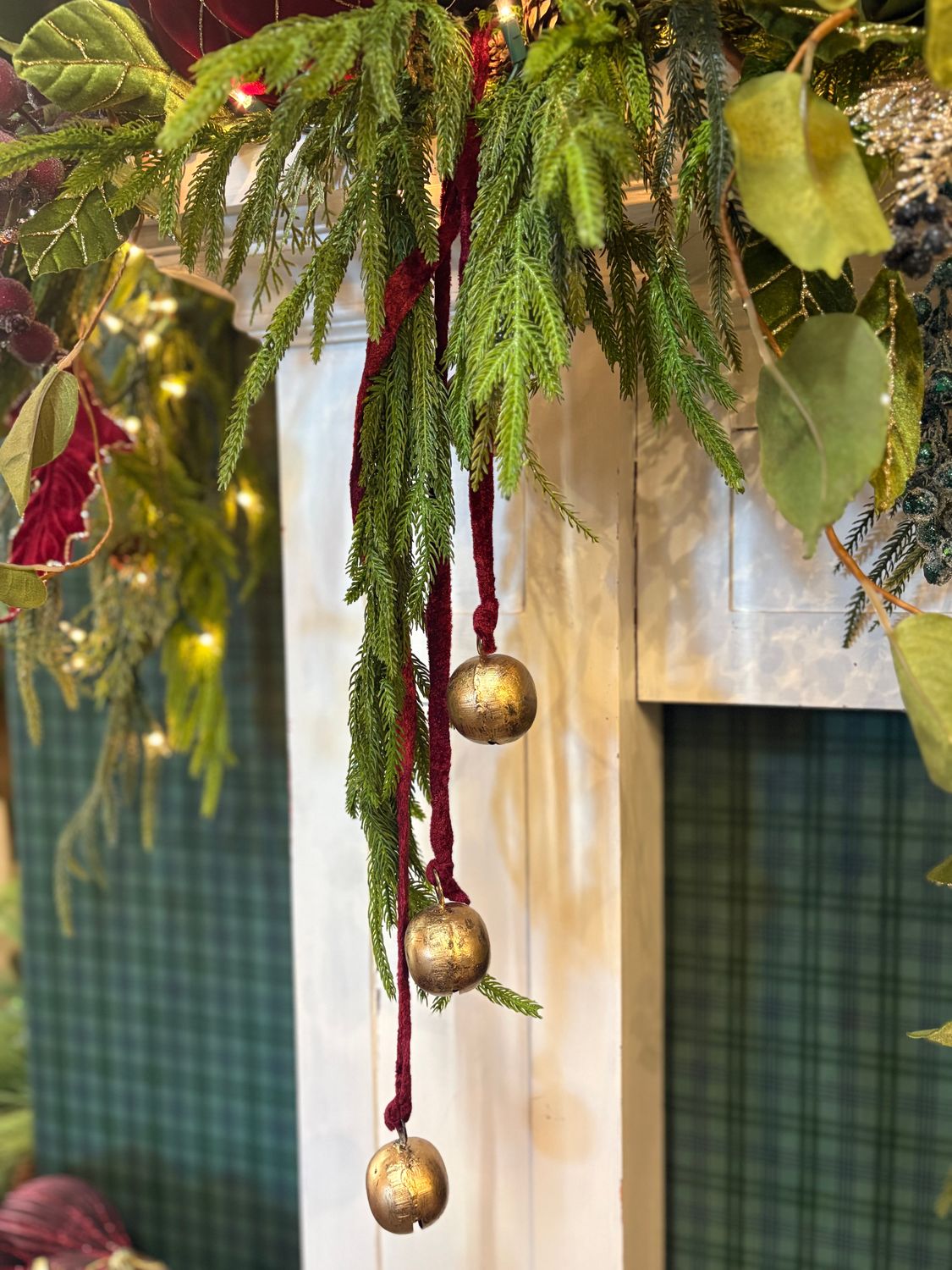 26" BURNT GOLD MAROON VELVET 4 BELL HANGER