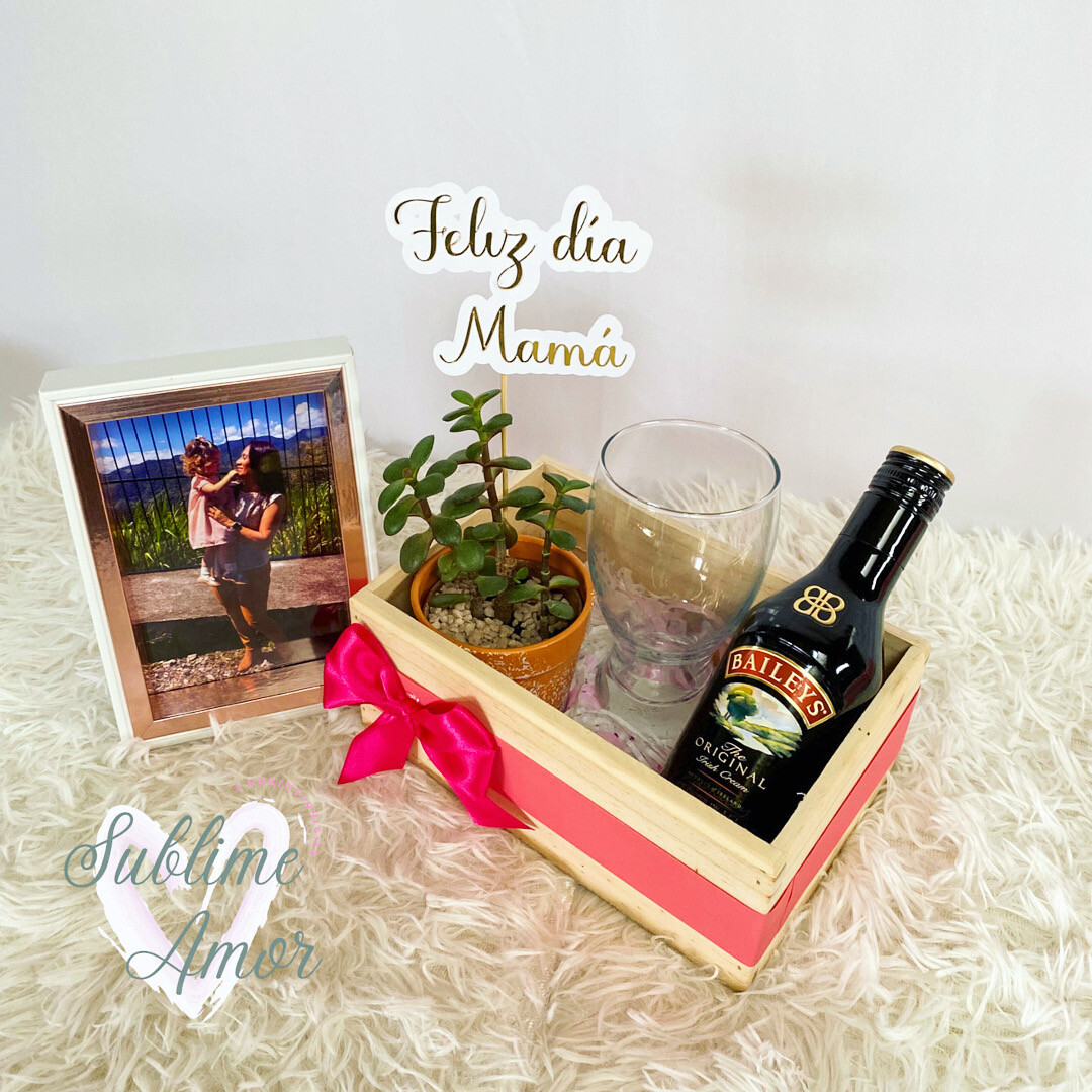 SURPRISE MOM BOX