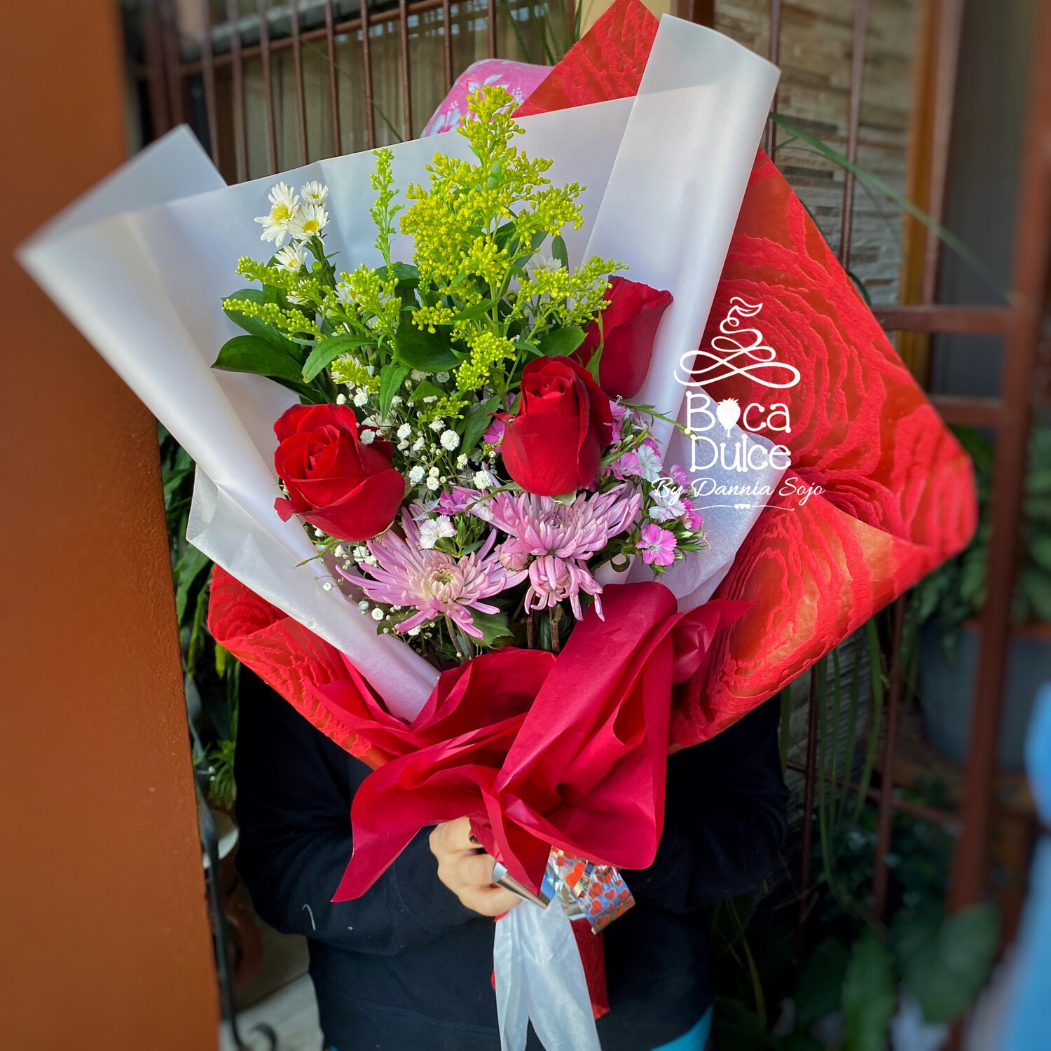 TRIO DE ROSAS EN BOUQUET O RAMO 
