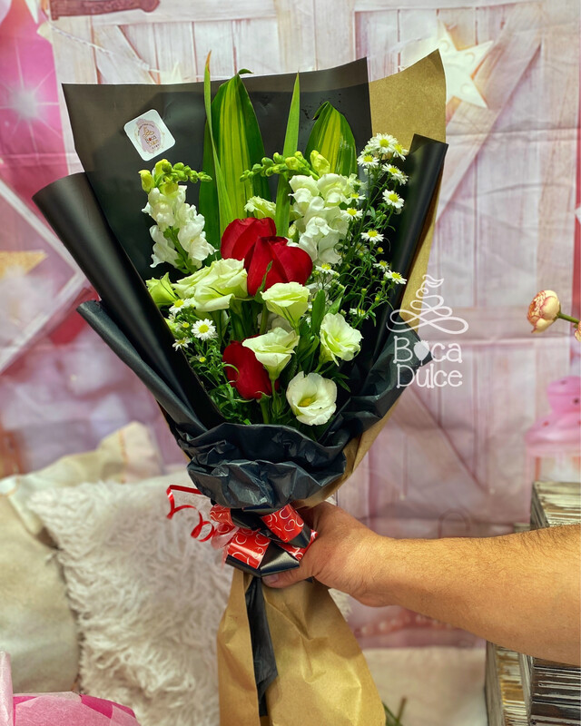 TRIO DE ROSAS EN BOUQUET O RAMO 