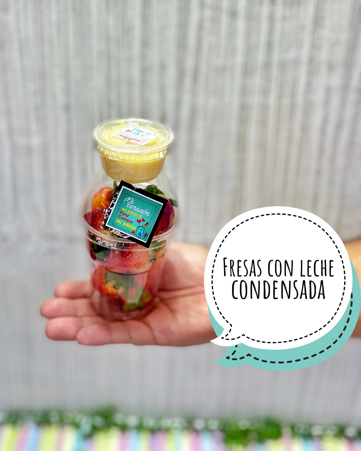 Fresas Frescas con Topping de Leche Condensada
