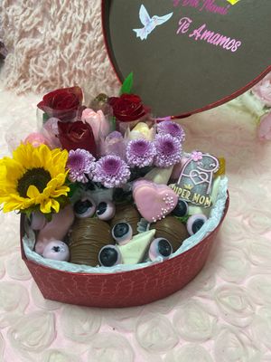 FRESAS Y FLORES