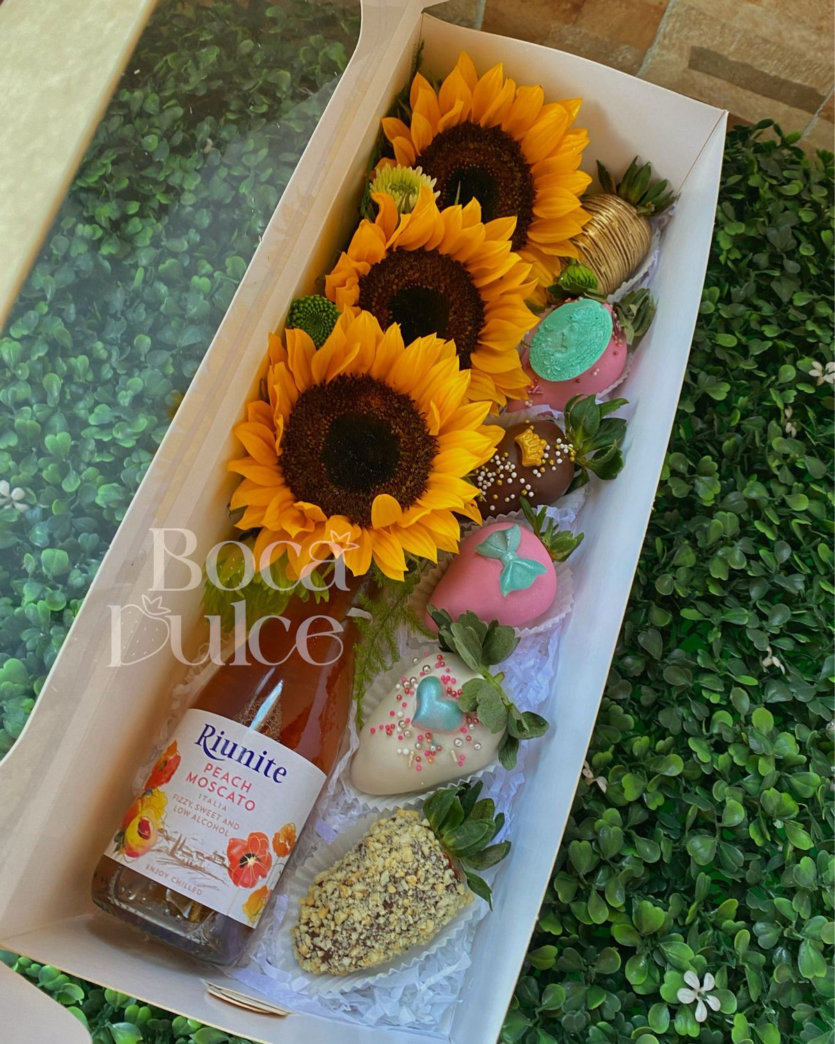 Caja Party: Botella, Rosas y Fresas