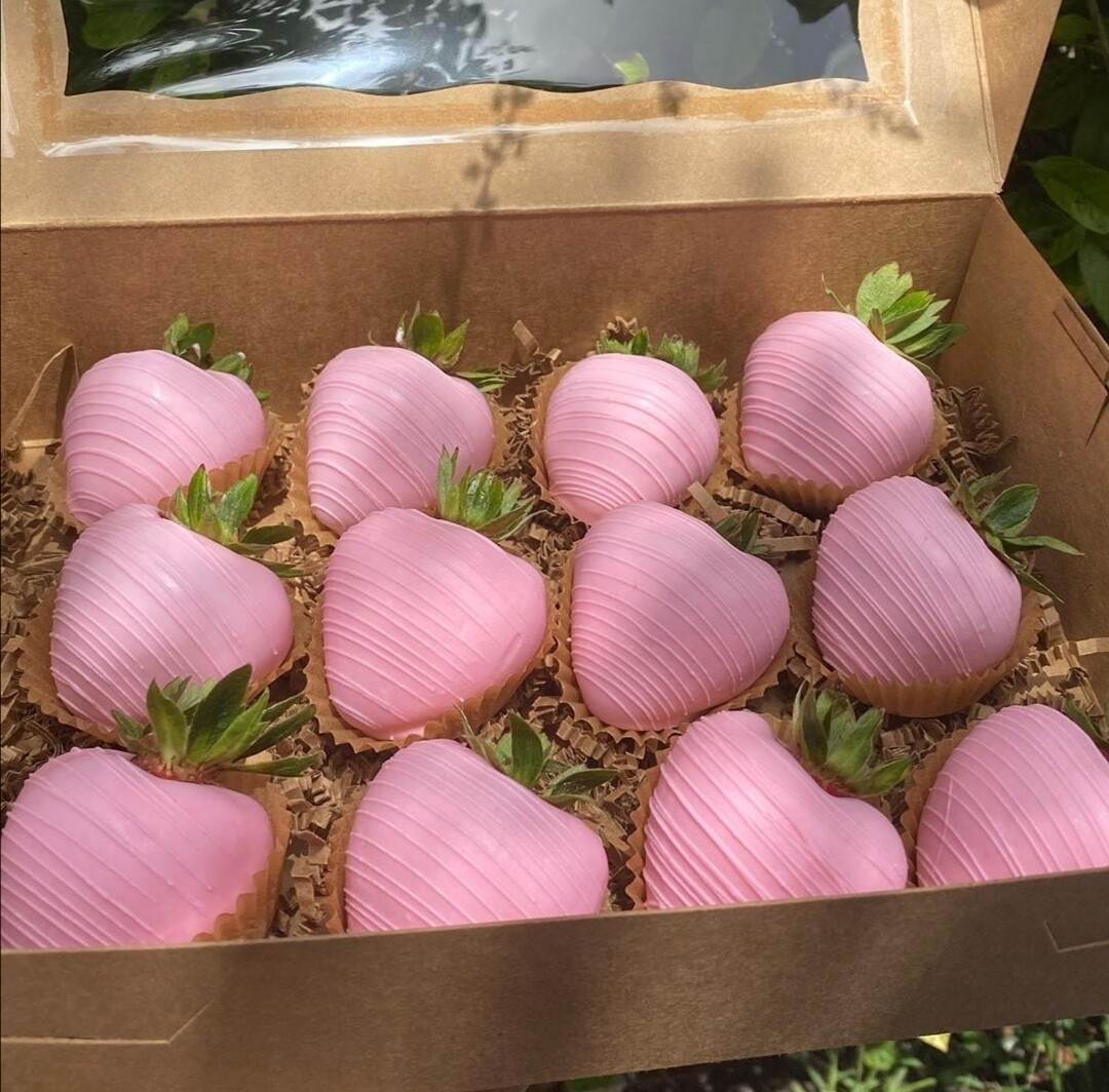 Caja Clasica Sencilla: 12 Fresas con Chocolate