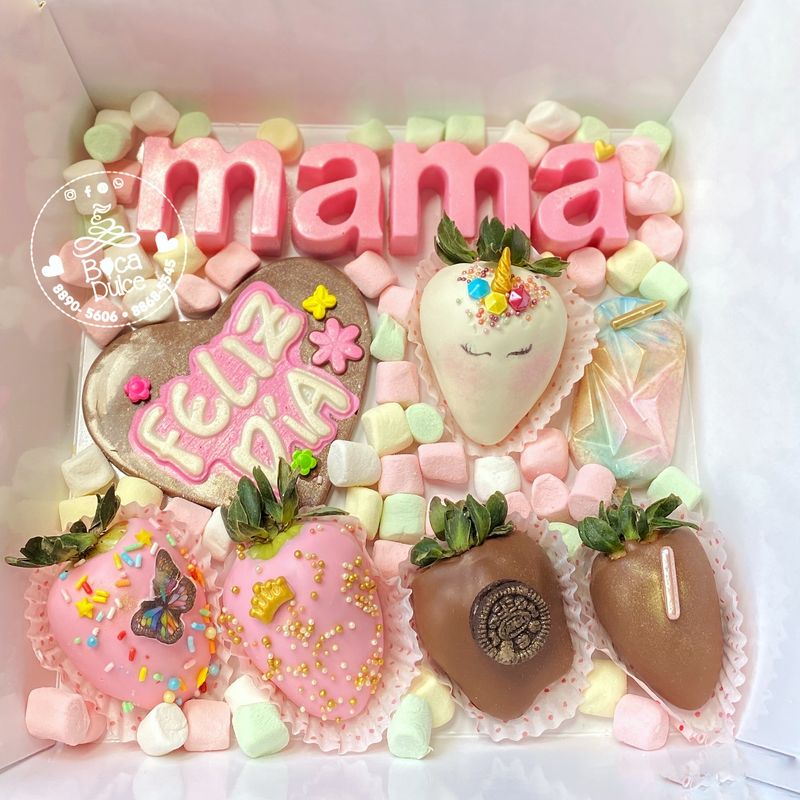Caja con Letras de Chocolate y Corazón Relleno