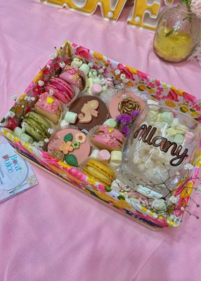 Caja Orquidea: Macarons, Oreo y Ferrero a Elegir
