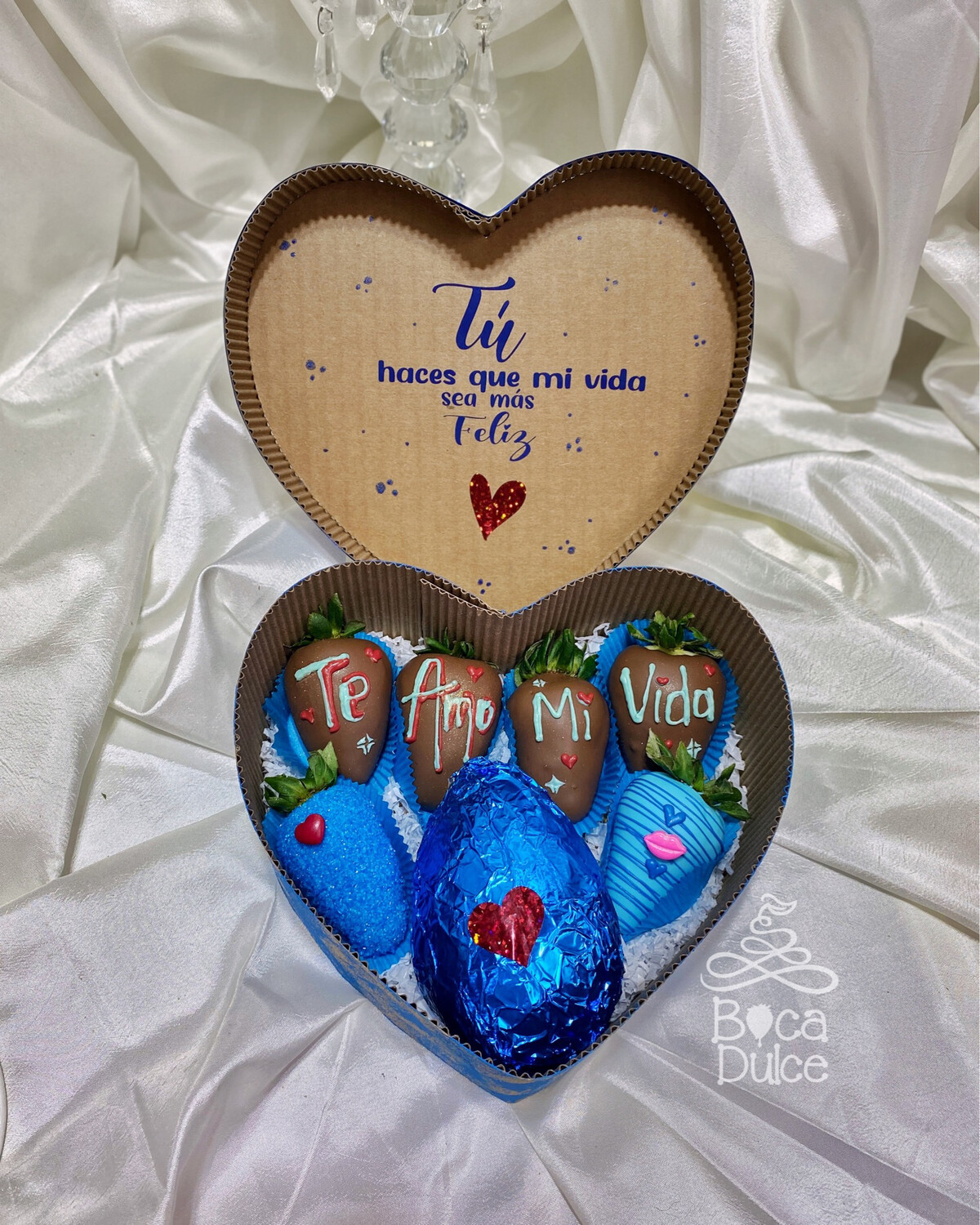 Caja Corazón Huevo Sorpresa de Chocolate con Fresas