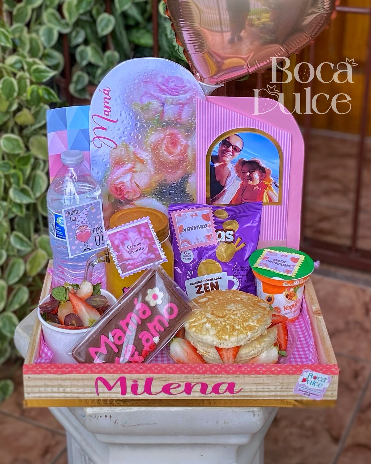 Bandeja Mágica Gourmet – Desayuno Completo - Bandeja Con Escenario Personalizado