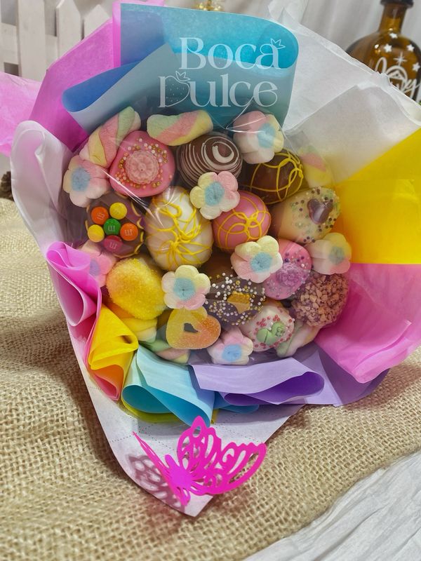 Noelia's Bouquet - Ramo de fresas y bombones de Marshmalows cubiertos con chocolate