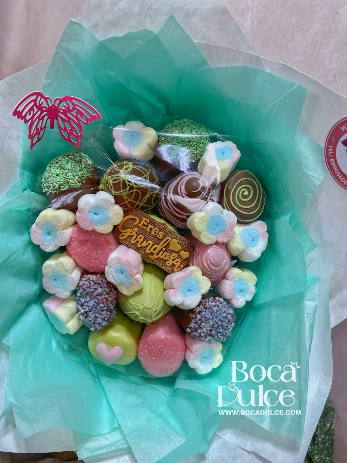 Noelia's Bouquet - Ramo de fresas y bombones de Marshmalows cubiertos con chocolate